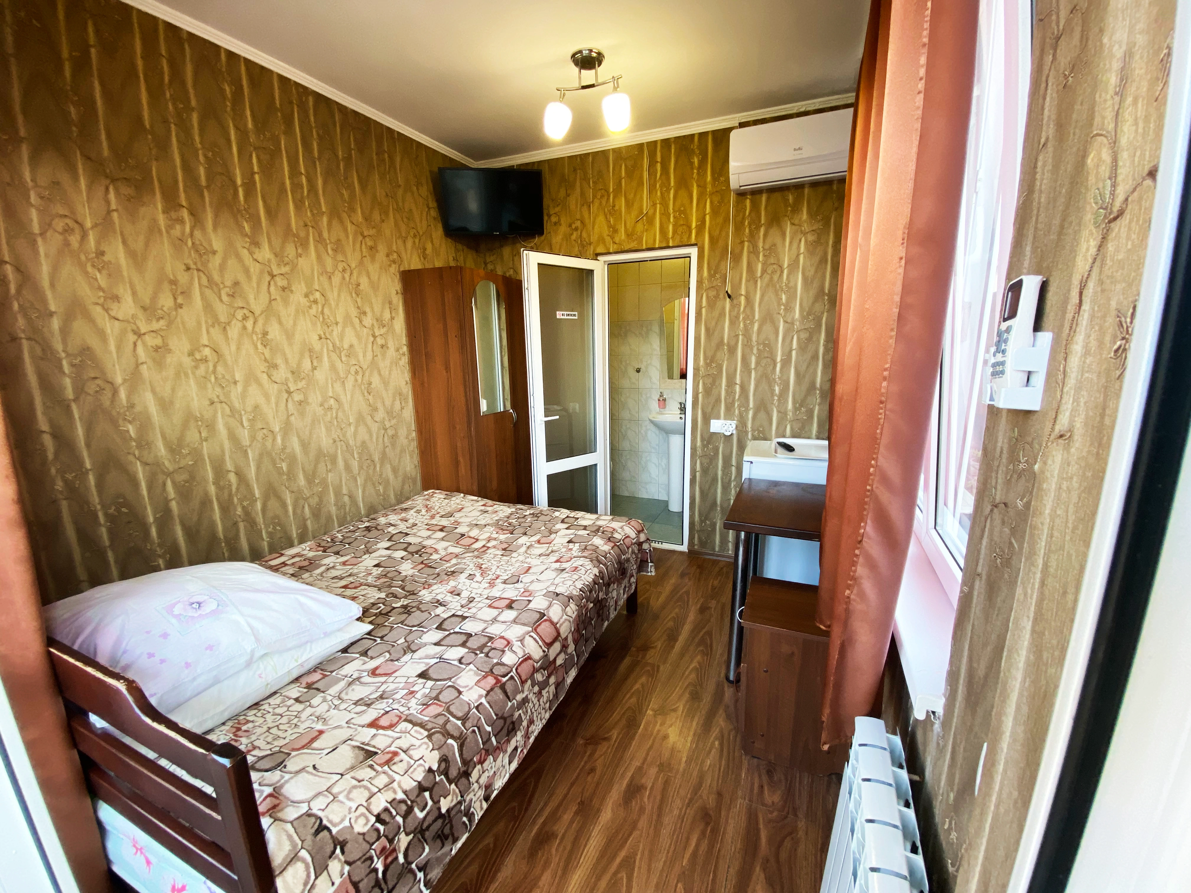 2 местный номер «Комфорт» с двуспальной кроватью