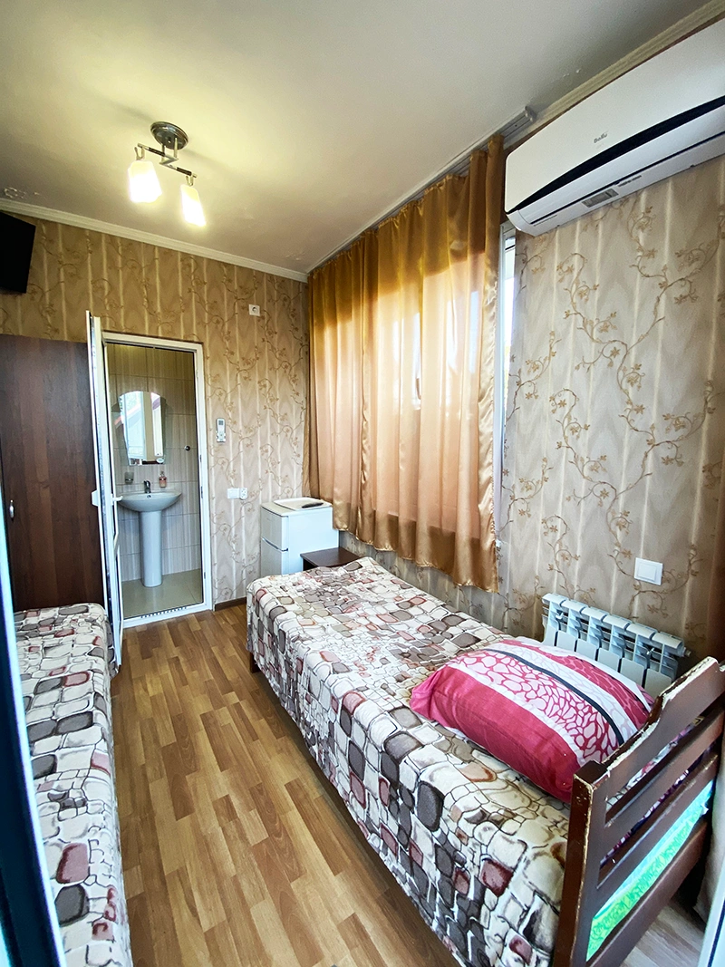 2 местный номер с удобствами с двумя односпальными кроватями